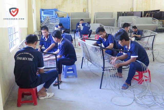 Bác sĩ sẽ đánh giá tình trạng sức khỏe, mức độ nghiện và các vấn đề tâm lý liên quan.